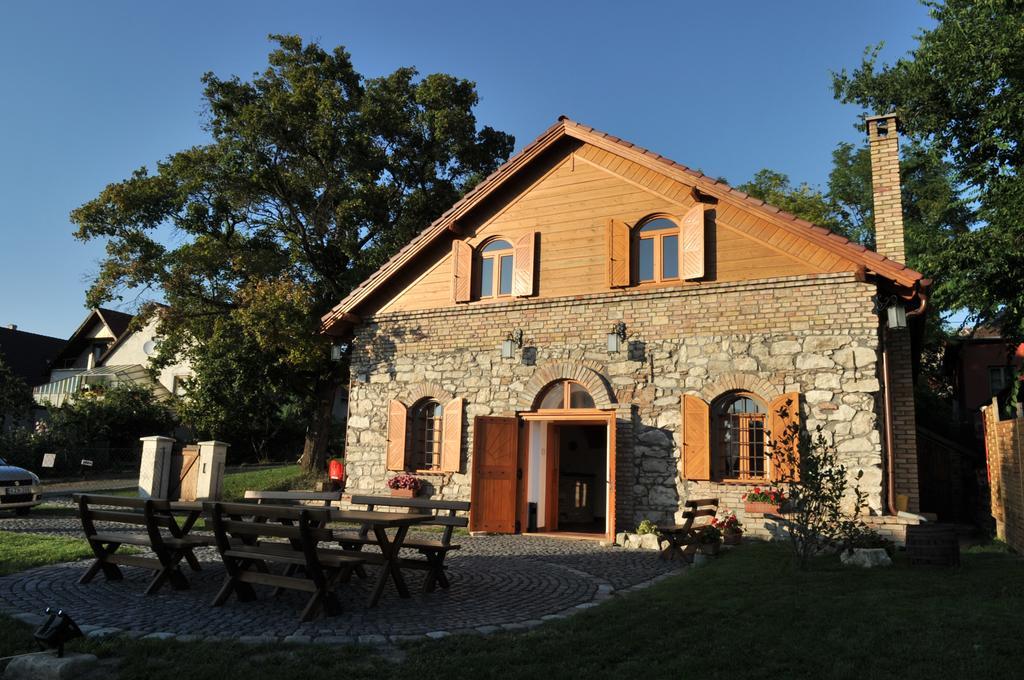Cifrapince Es Vendeghaz Villa Tordas ภายนอก รูปภาพ